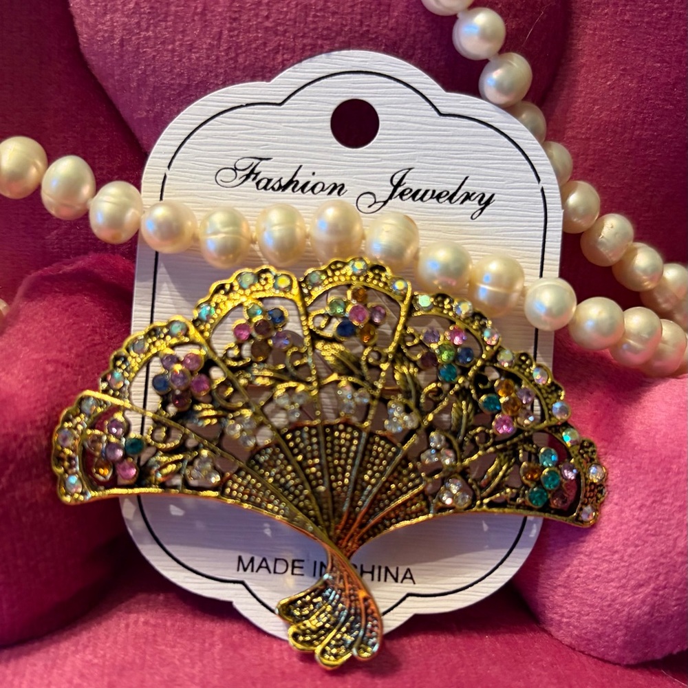Fashion Jewelry Gold-Tone Fan Brooch with Multicolor Crystals